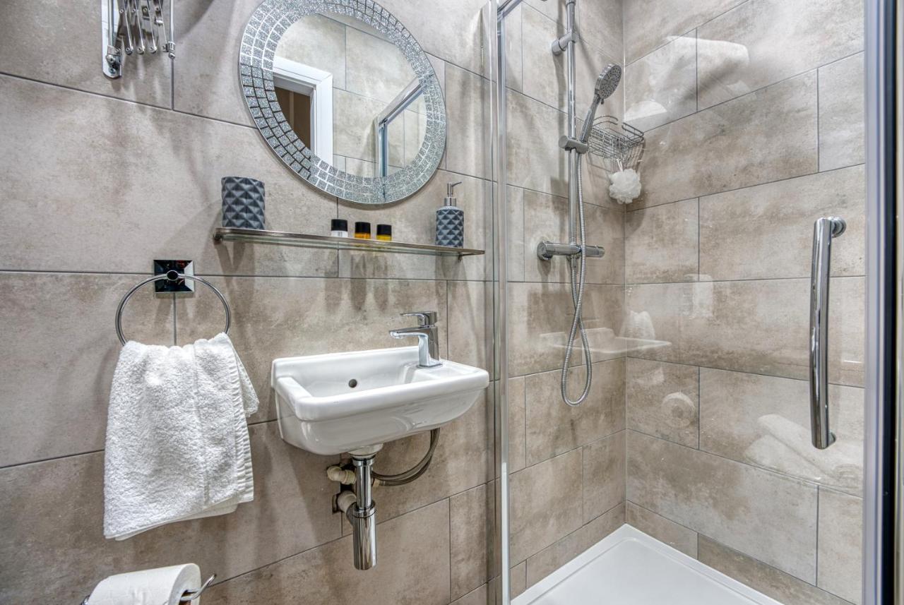 Stylish House - B'Ham Airport And Nec, Jlr Solihull, Business & Leisure Stays - Aspen House Habitación foto
